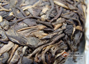 潤(rùn)元昌2013年白金號(hào)喬木圓茶開湯